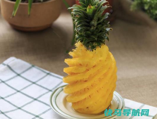菠萝吃一整个会有事吗？菠萝吃起来有点辣怎么回事